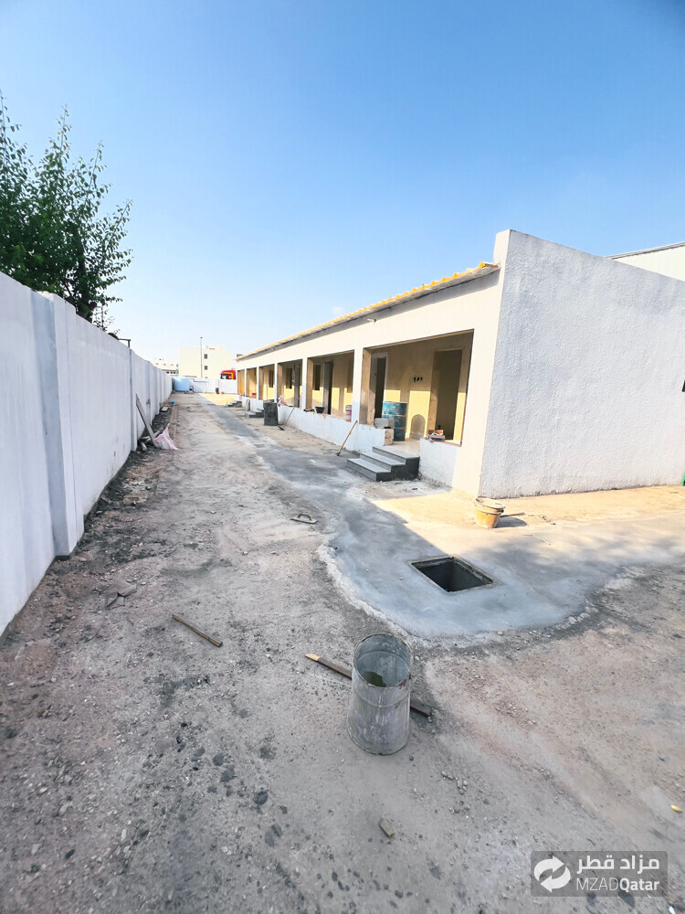 للايجار كراج 3600 متر - 12