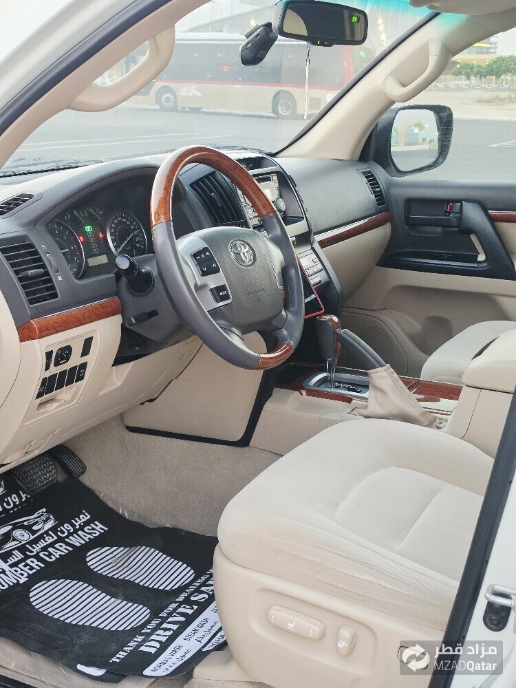 GXR V8 MODEL 2012 - 9