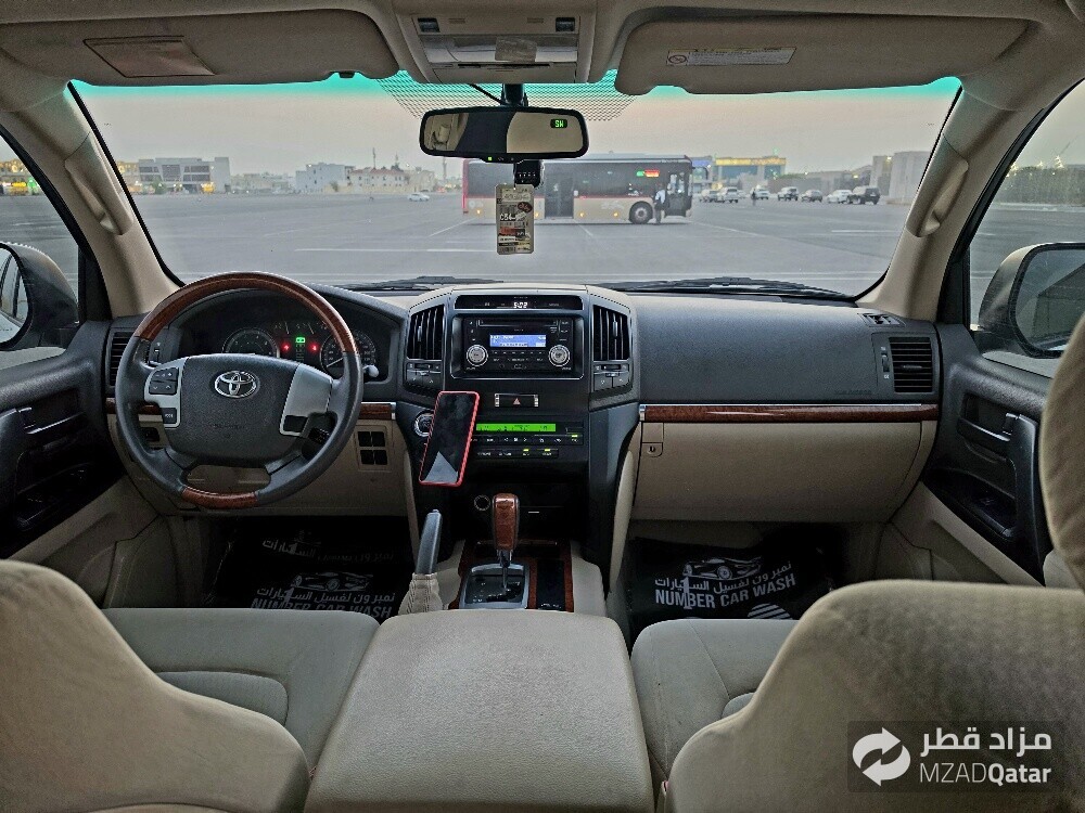 GXR V8 MODEL 2012 - 12