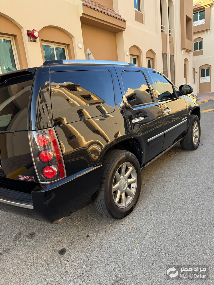 GMC Yukon denali - 2