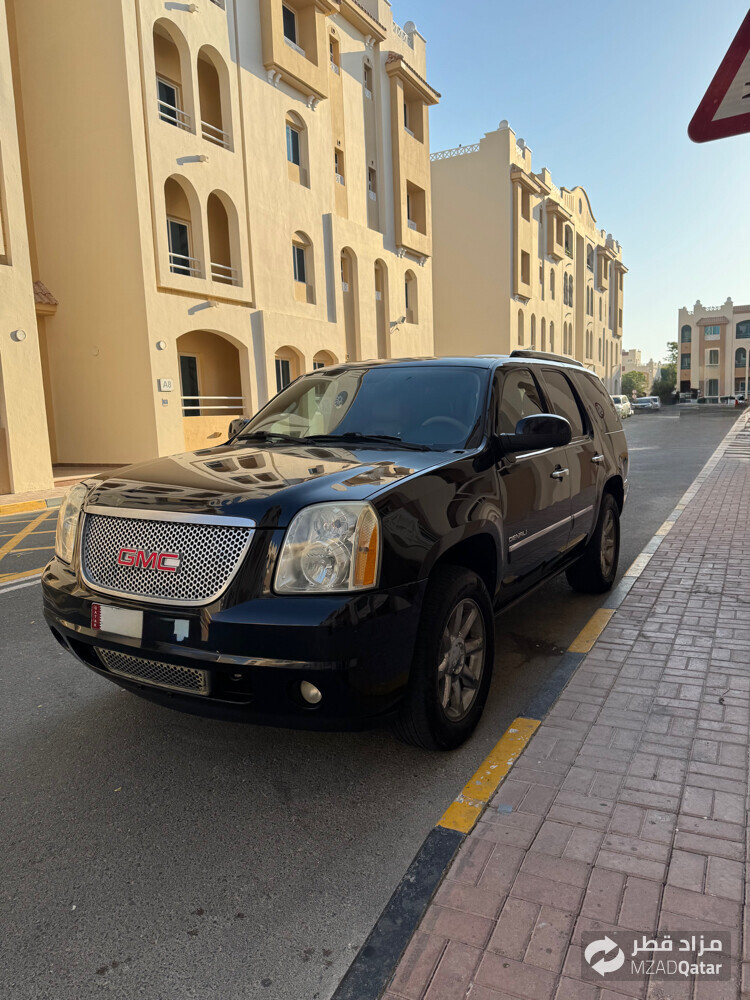 GMC Yukon denali - 1