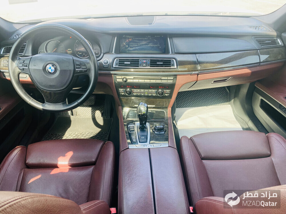 BMW 750  - 8