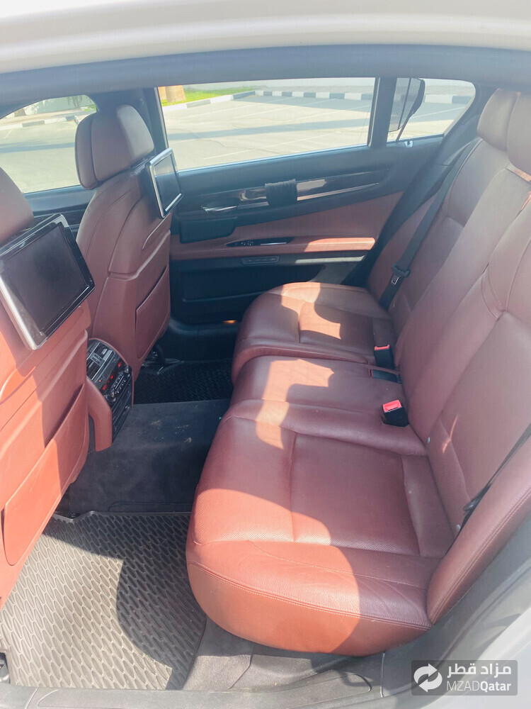 BMW 750  - 7