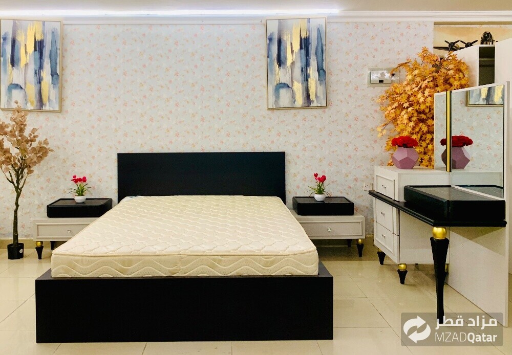 HOME CENTER KING FULL BED SET. - 1