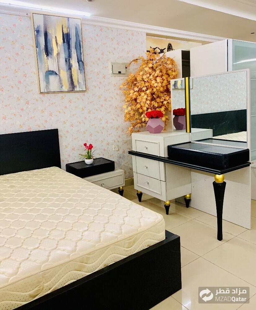HOME CENTER KING FULL BED SET. - 4