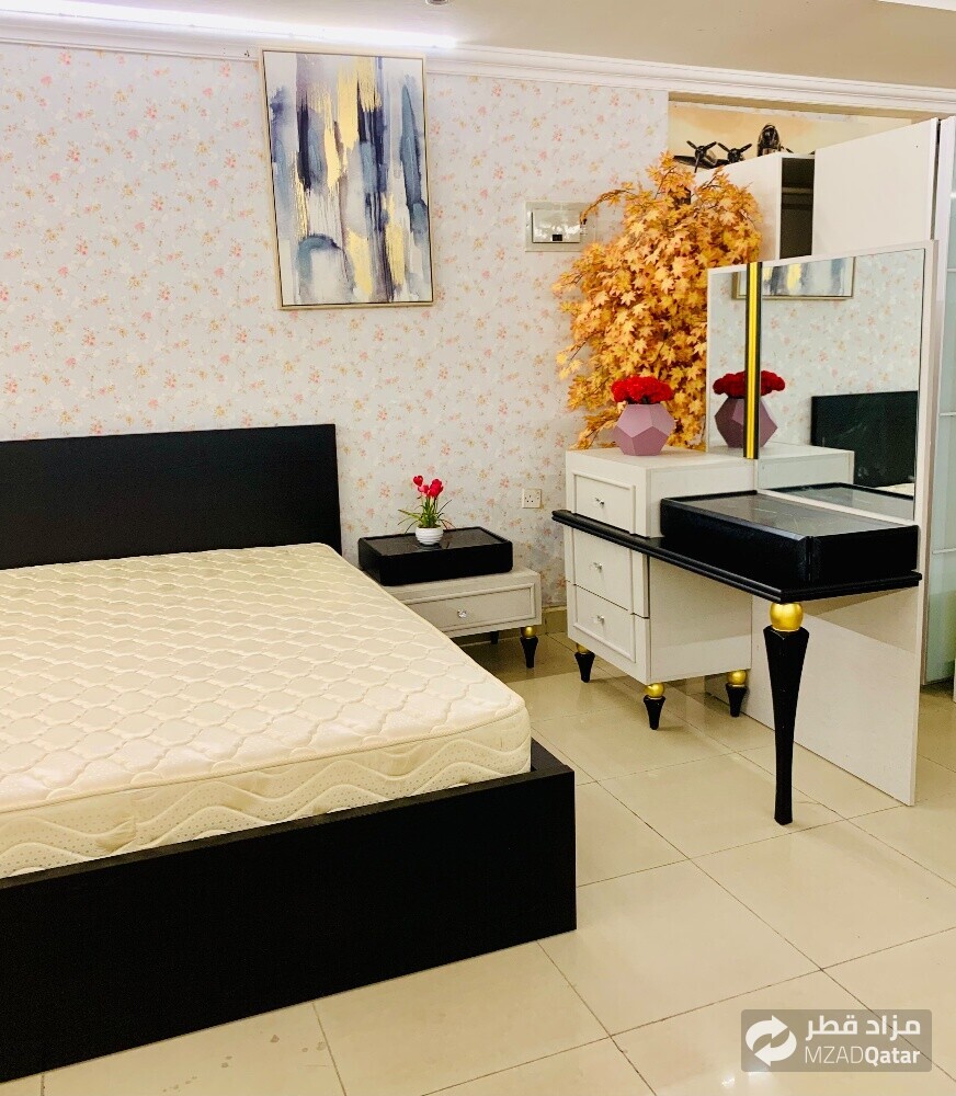 HOME CENTER KING FULL BED SET. - 2