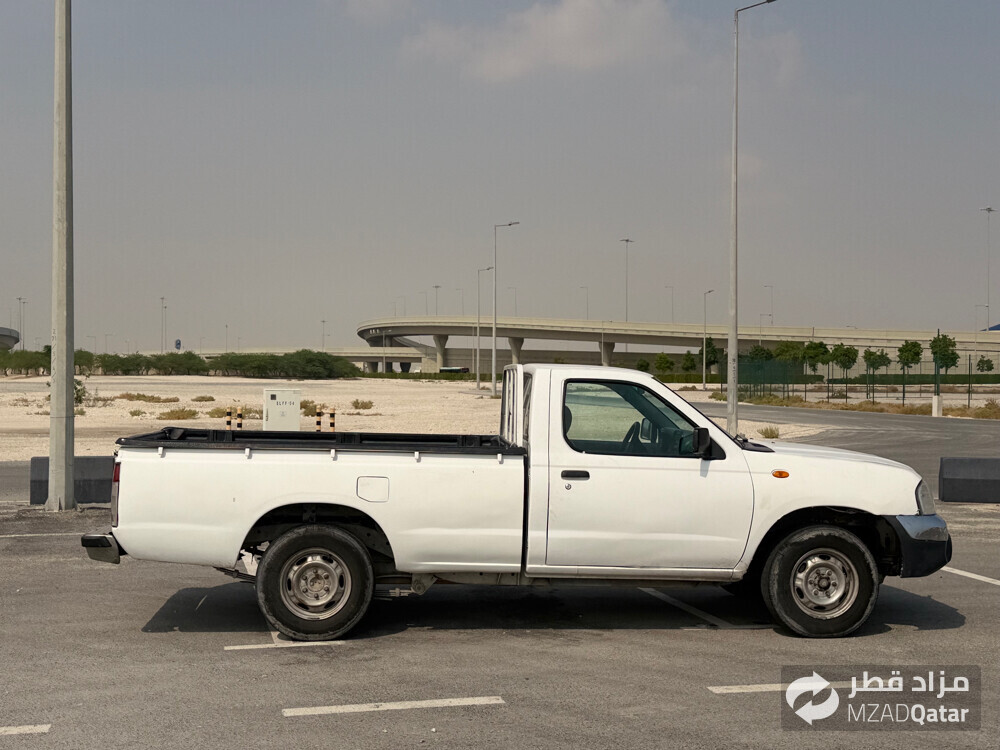 Nissan pickup Single Cab - 2