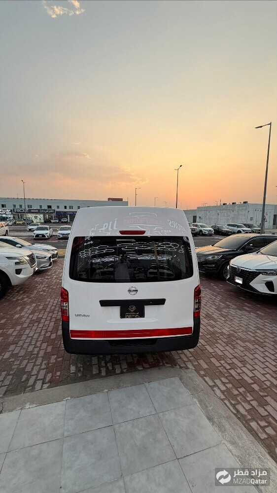 Nissan Urvan, standard, high roof - 4