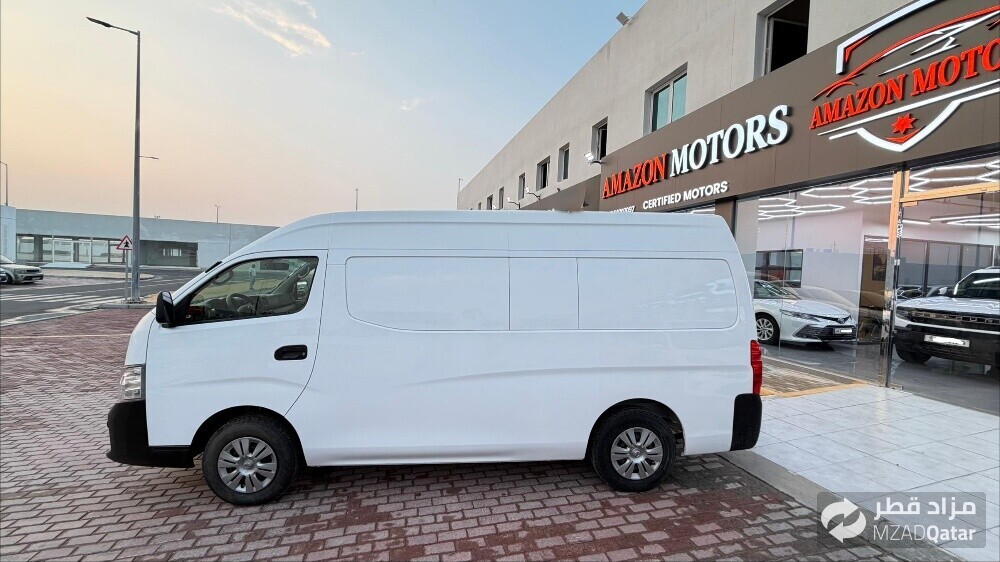 Nissan Urvan, standard, high roof - 2
