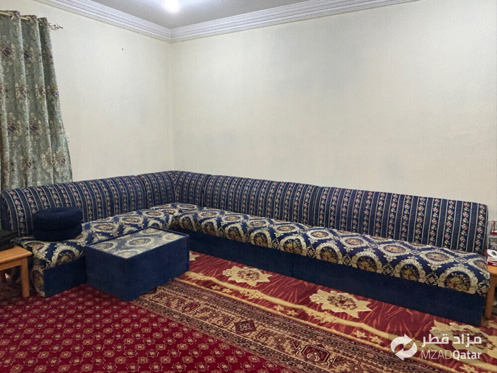 جلسة كراسي كامله مع طاوله كبيره  - 1