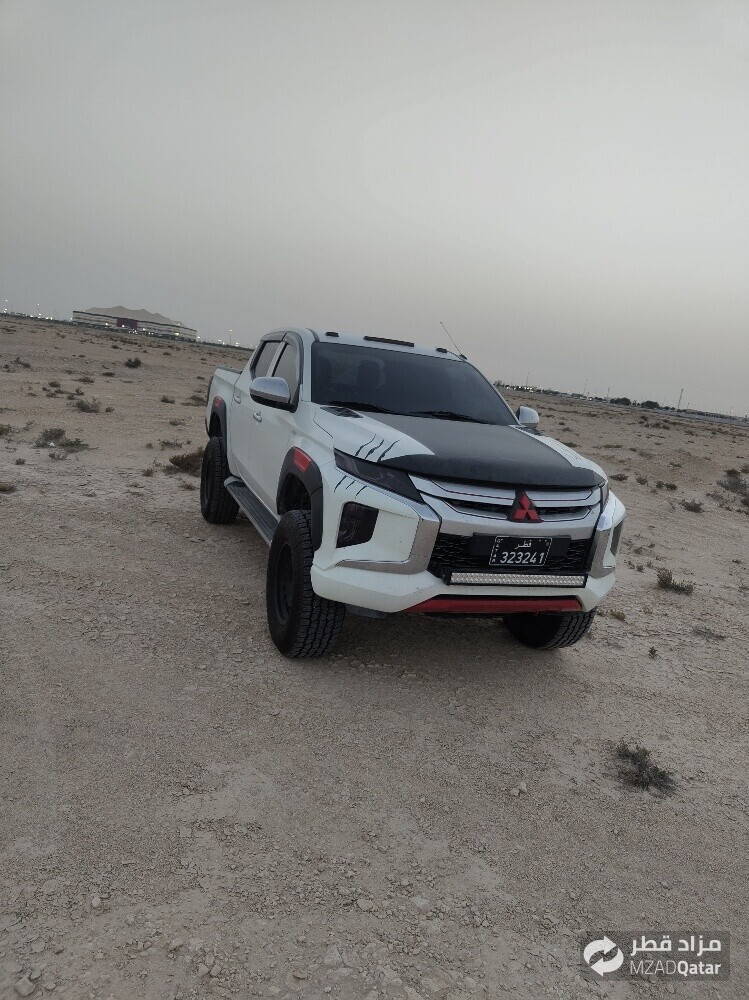 Mitsubishi pickup - 9