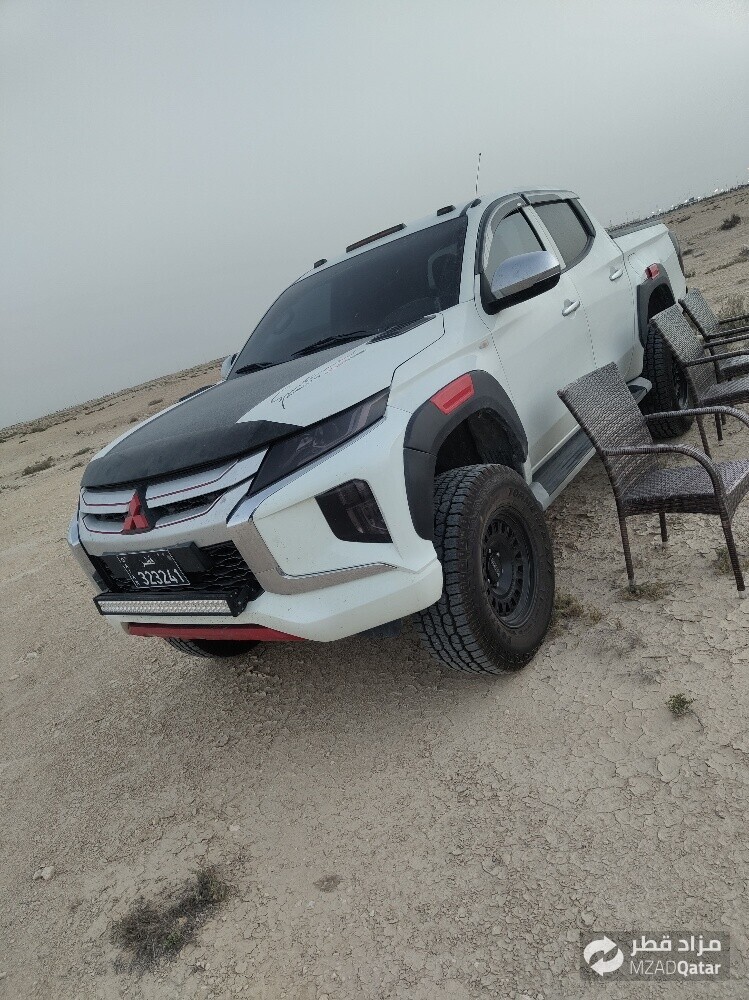Mitsubishi pickup - 8