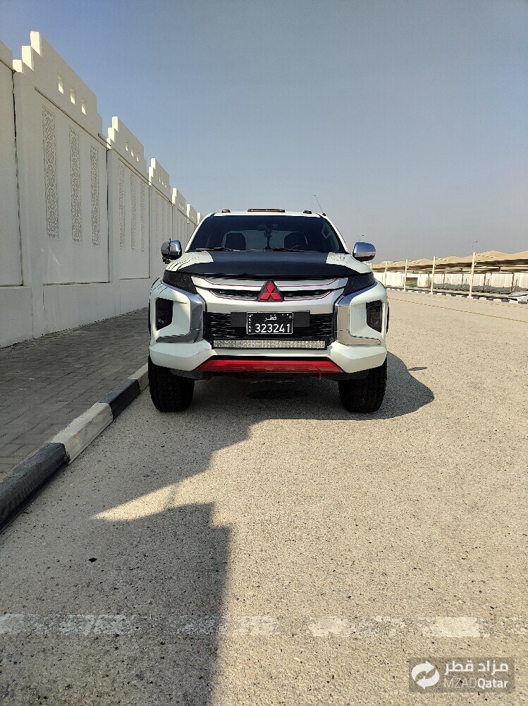 Mitsubishi pickup - 3