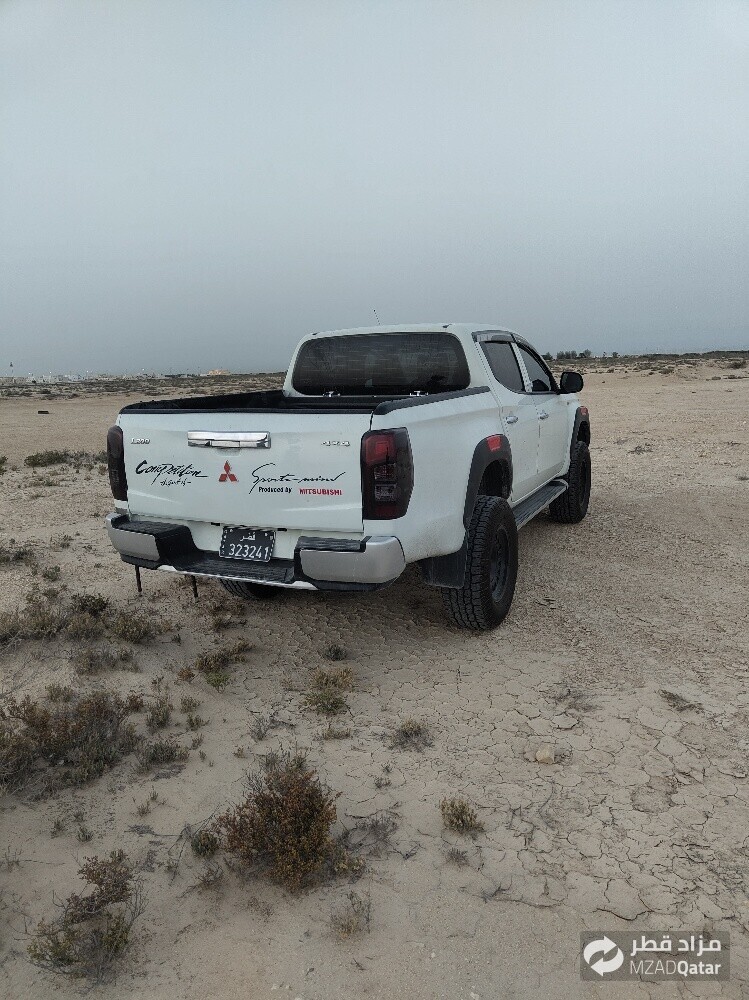 Mitsubishi pickup - 10