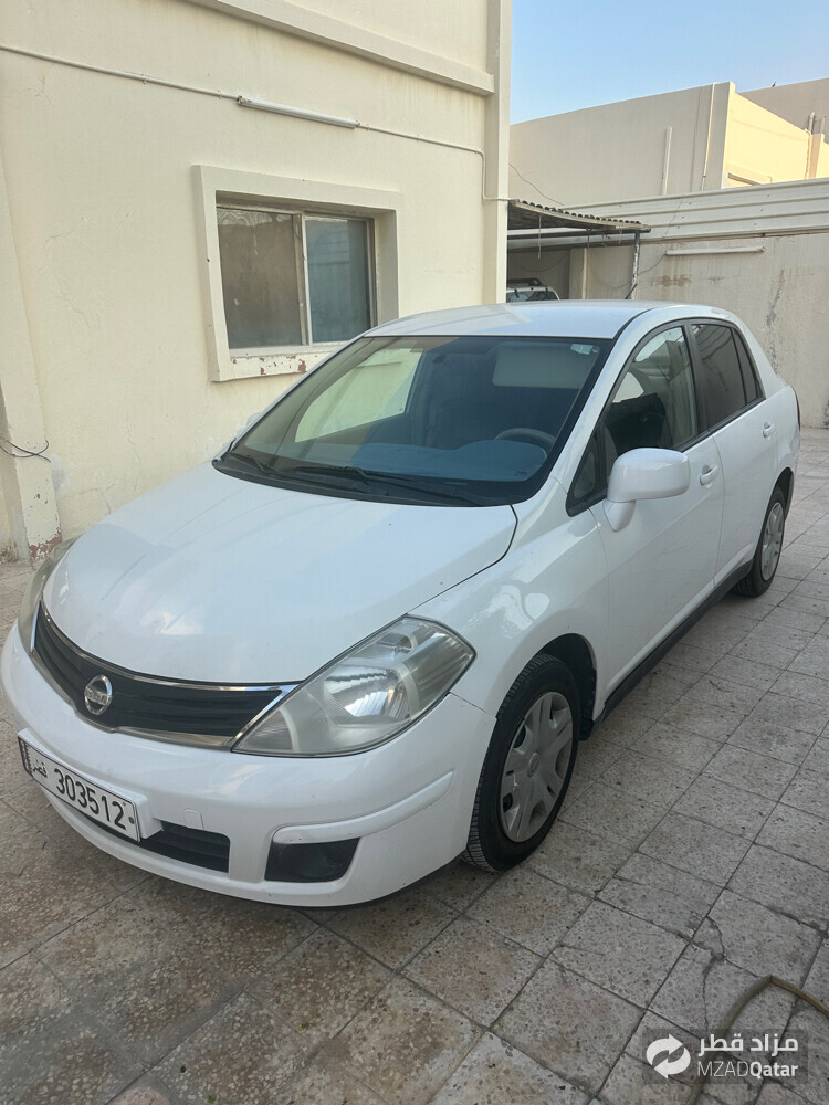 Nissan Tiida  - 1