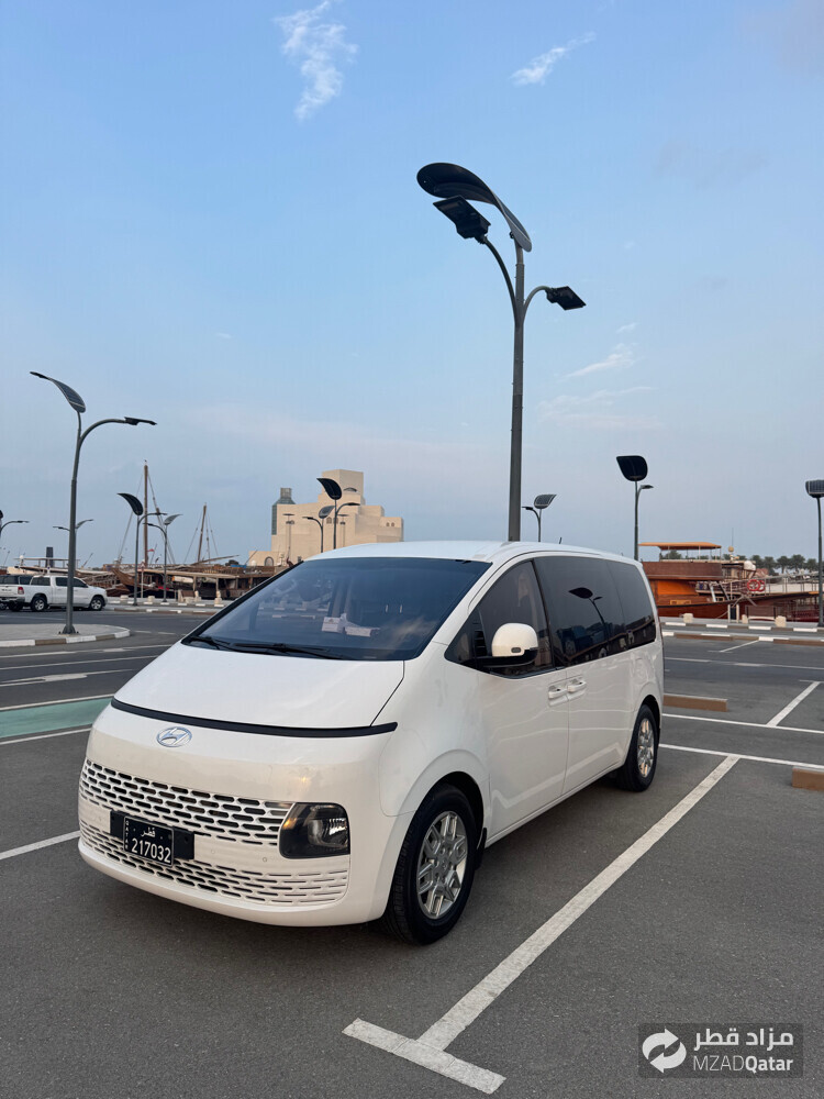 Hyundai Staria  - 1