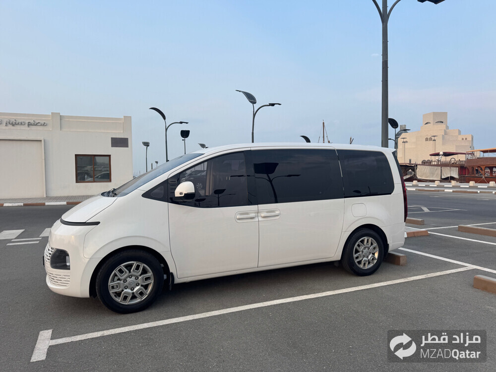 Hyundai Staria  - 2