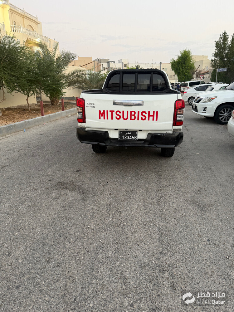 ميتسوبيشي ال200 - 6