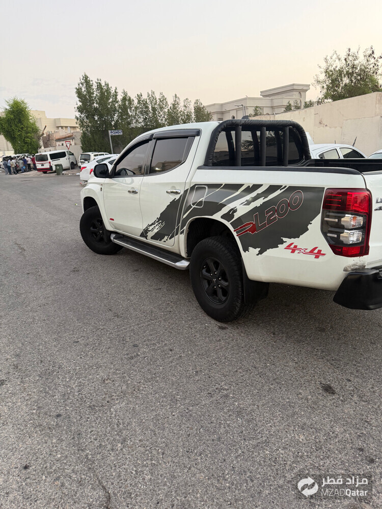 ميتسوبيشي ال200 - 2