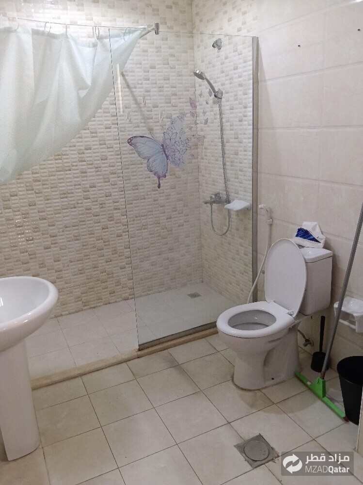 Apartment for rent in Madinat Khali - 11