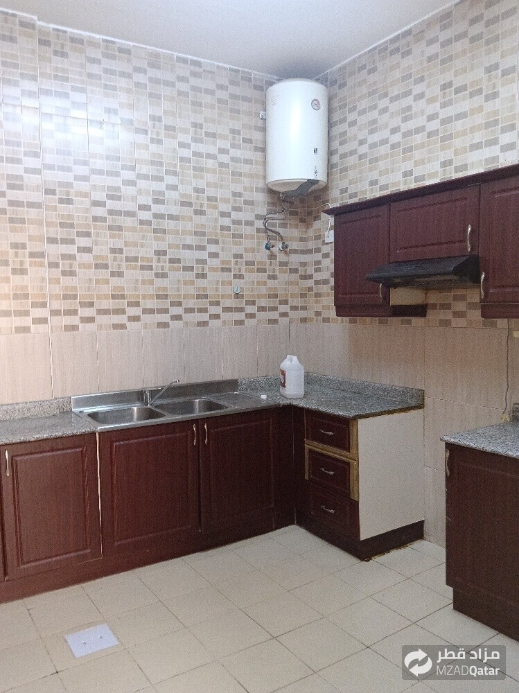 Apartment for rent in Madinat Khali - 9