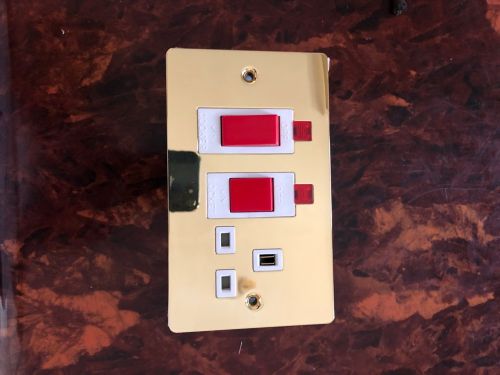 Cooker with socket 