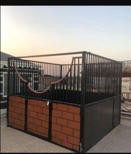 اسطبلات خيول 33098099