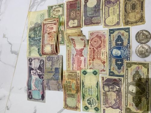 اوراق نقديه ومعدنيه قديمه 