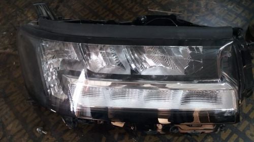 land cruiser gxr 2022 headlight