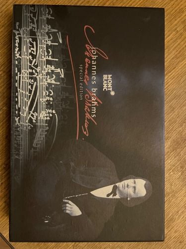 Mont Blanc pin special edition 