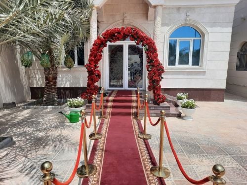 سجادة تشريف ومدخل ورد وخيام عزاء