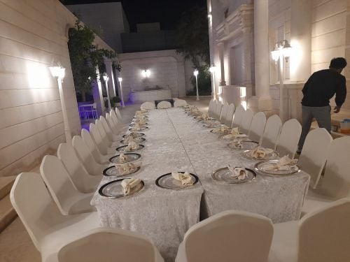 طاولات العشا