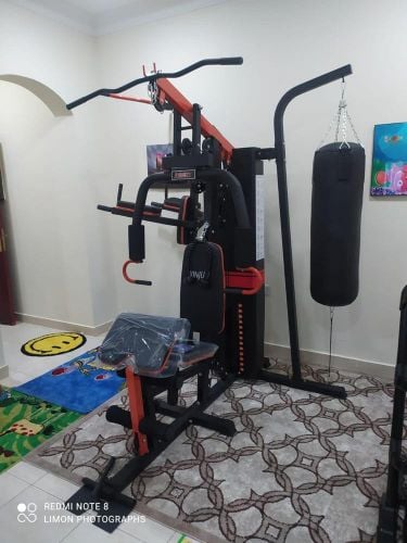 صالة رياضية كبيرة متعددة الوظائف