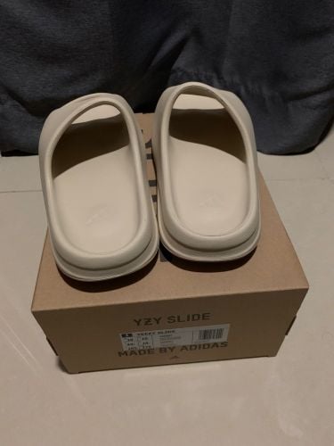 YEEZY SLIDE BONE