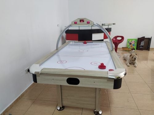 Air hockey table
