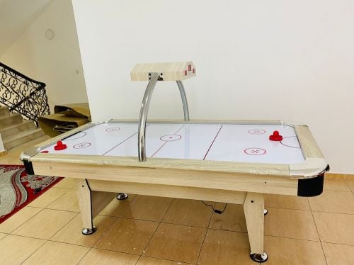 Air hockey table