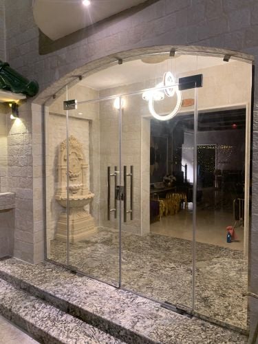 نعمل جميع انواع الزجاج والمرايات 
