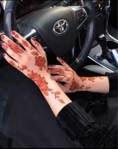 سيده عربيه مستعده للتوصيل