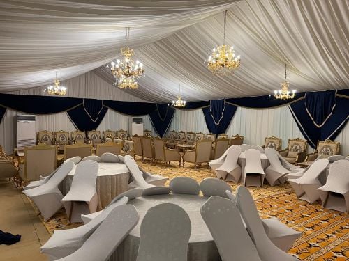 طاولات دائريه وطاولات مستطيله