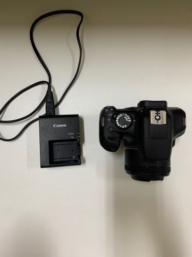 Canon camera 1300D