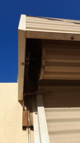 نقوم بتصليح وصيانة الابواب