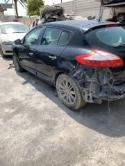 ميجان 4 للبيع سكراب جميع القطع