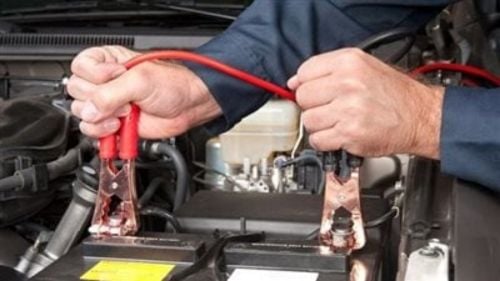 خدمة شحن بطارية السيارة قطر