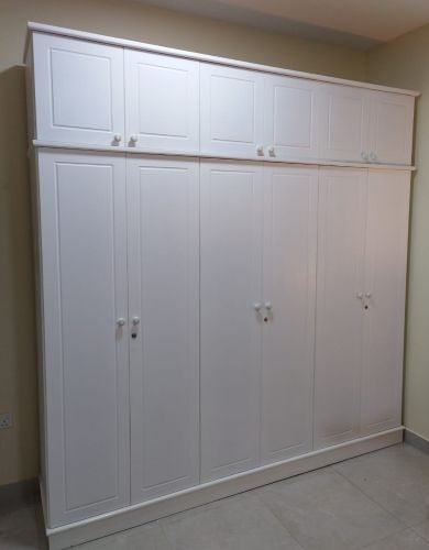 Big cupboard with top.