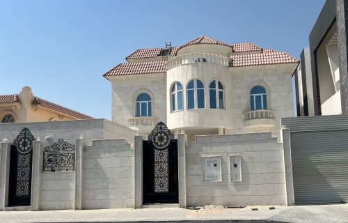 للبيع فيلا بالدحيل