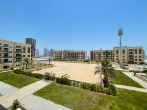أناقة عصرية: شقة بغرفتي نوم مفروشة بالكامل