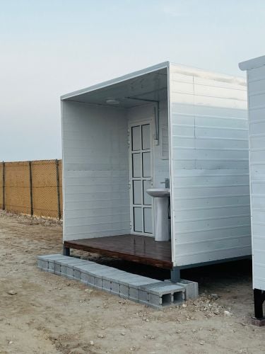CABINS TOILET