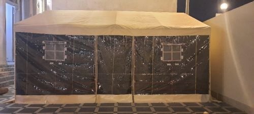 خيمة المكفية مع واجهة ليلون
