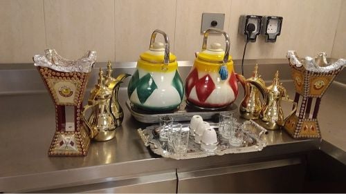 مجهوين رجال ونساء 