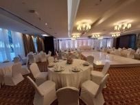 طاولات دائريه ومستطيله